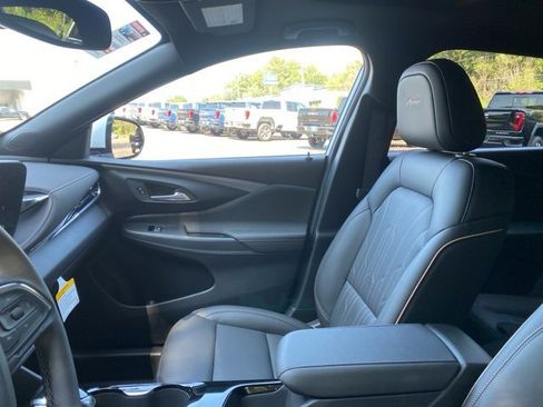 New 2025 Buick Envista Avenir image 18
