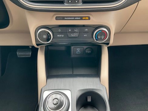 Used 2022 Ford Escape SE image 40