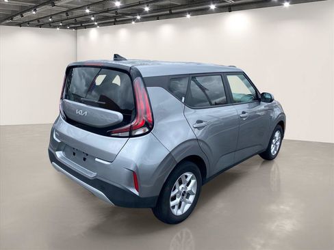 Certified 2023 Kia Soul LX w/ LX Technology Package FWD image 8