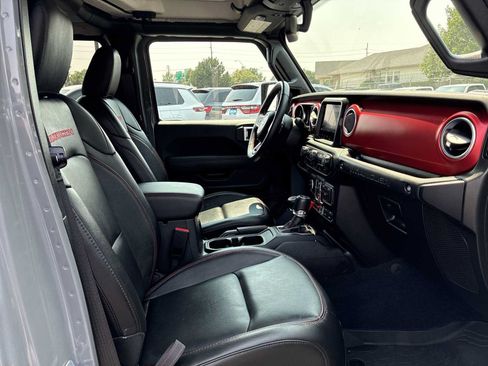 Used 2023 Jeep Wrangler Unlimited Rubicon w/ Cold Weather Group AWD/4WD image 25