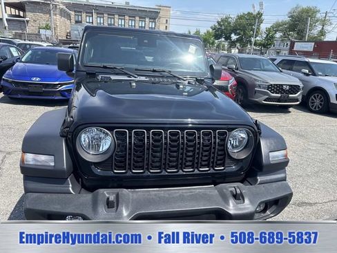 Used 2024 Jeep Wrangler Unlimited Sport AWD/4WD image 9