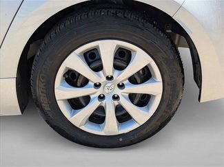 Used 2023 Toyota Corolla LE video 3