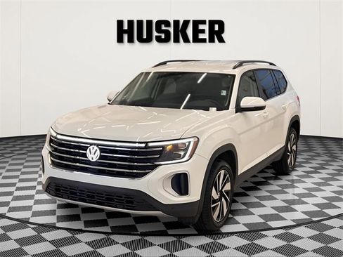 Used 2025 Volkswagen Atlas SE image 4