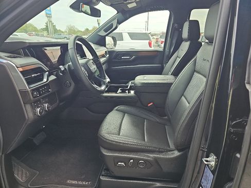 Used 2025 GMC Yukon Denali AWD/4WD image 15