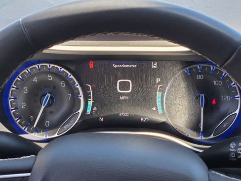 Used 2022 Chrysler Pacifica Touring-L FWD image 31