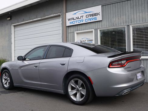 Used 2016 Dodge Charger SXT image 18