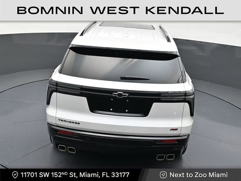 Used 2025 Chevrolet Traverse RS image 16