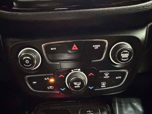 Used 2019 Jeep Compass Limited AWD/4WD image 35