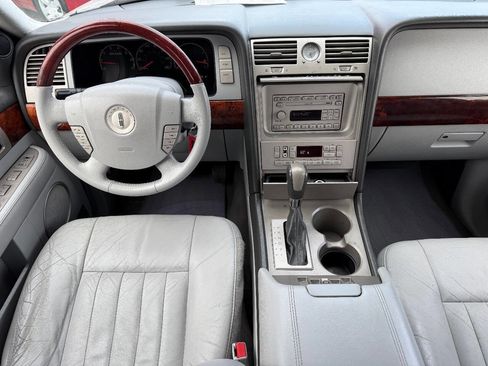 Used 2004 Lincoln Navigator Luxury image 20