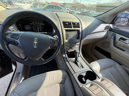 Used 2012 Lincoln MKX FWD image 5