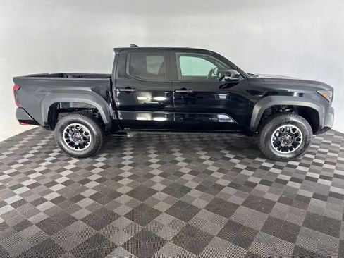 Used 2024 Toyota Tacoma TRD Off-Road w/ TRD Off Road Upgrade Package AWD/4WD image 5