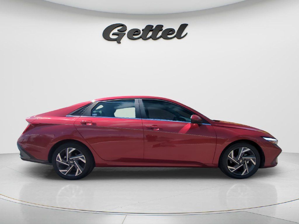 Certified 2024 Hyundai Elantra SEL w/ Convenience Package FWD image 4