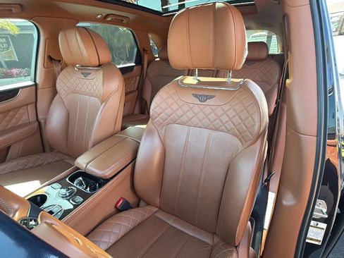 Used 2019 Bentley Bentayga AWD/4WD image 13