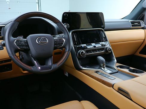 Used 2025 Lexus LX 700h Luxury AWD/4WD image 22