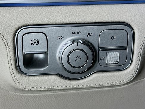 Certified 2025 Mercedes-Benz GLS 450 4MATIC image 10