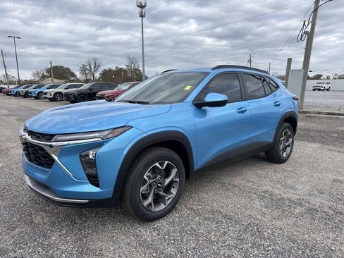 New 2026 Chevrolet Trax LT w/ Sunroof Package image 3