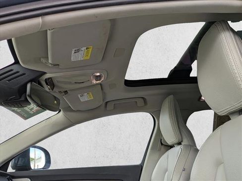 Used 2019 Volvo V90 T5 Cross Country w/ Advanced Package image 16