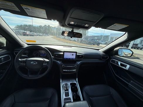 Used 2020 Ford Explorer XLT w/ Equipment Group 202A image 11