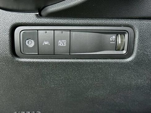 Used 2026 Chevrolet Equinox EV LT w/ Comfort Package FWD image 11