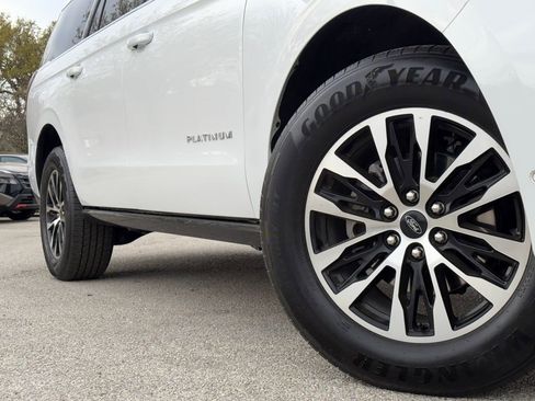 Used 2025 Ford Expedition Max Platinum image 2