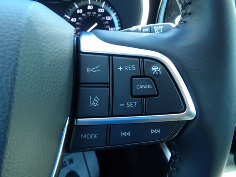 Used 2021 Toyota Highlander XLE FWD image 18