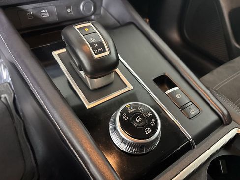 Used 2024 Mitsubishi Outlander SE Black Edition image 17