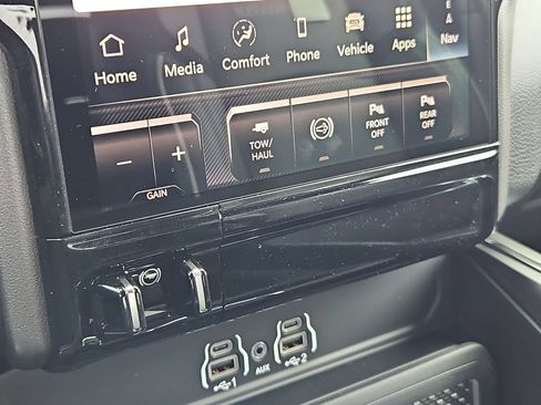 New 2026 RAM 2500 Laramie AWD/4WD image 25