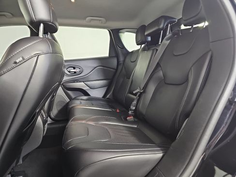 Used 2020 Jeep Cherokee Limited FWD image 13
