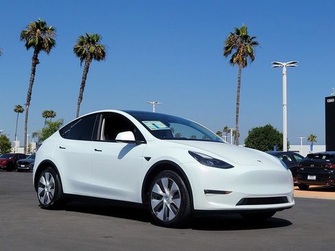 Used 2024 Tesla Model Y Long Range AWD/4WD image 31