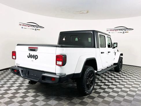 Used 2022 Jeep Gladiator Sport image 8