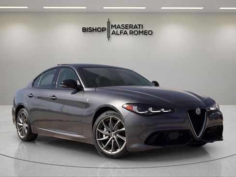 Used 2024 Alfa Romeo Giulia Ti image 2