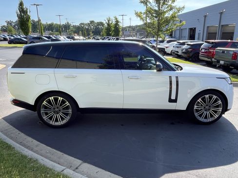 Used 2024 Land Rover Range Rover Long Wheelbase SE AWD/4WD image 7