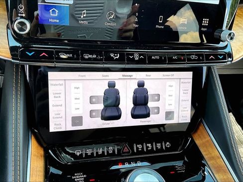 Used 2022 Jeep Grand Wagoneer Series III w/ Rear-Seat Entertainment Group AWD/4WD image 36