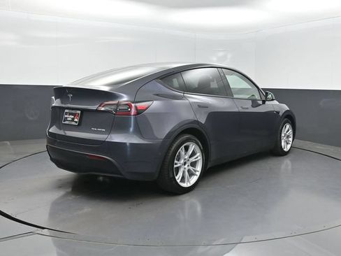 Used 2022 Tesla Model Y Long Range AWD/4WD image 29