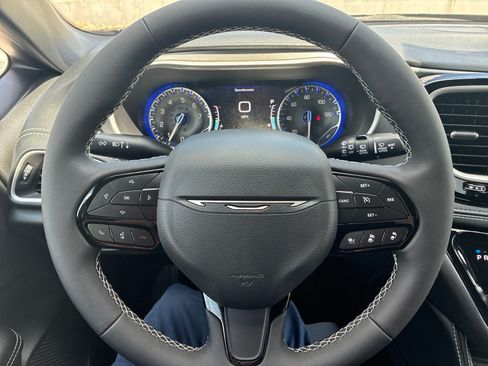 New 2027 Chrysler Pacifica Limited AWD/4WD image 27