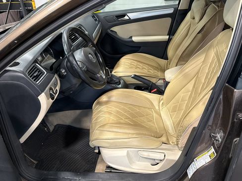 Used 2012 Volkswagen Jetta TDI FWD image 6