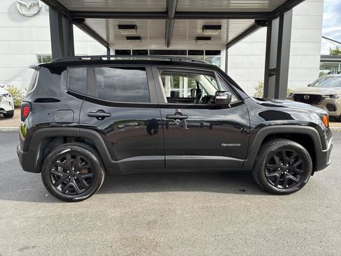 Used 2017 Jeep Renegade Altitude AWD/4WD image 8