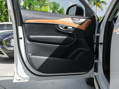 Used 2023 Volvo XC90 T8 Plus w/ Protection Package image 32