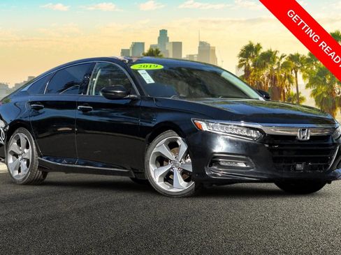 Used 2019 Honda Accord Touring image 2