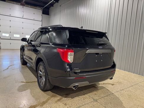 Used 2023 Ford Explorer XLT w/ XLT Sport Appearance Package AWD/4WD image 3