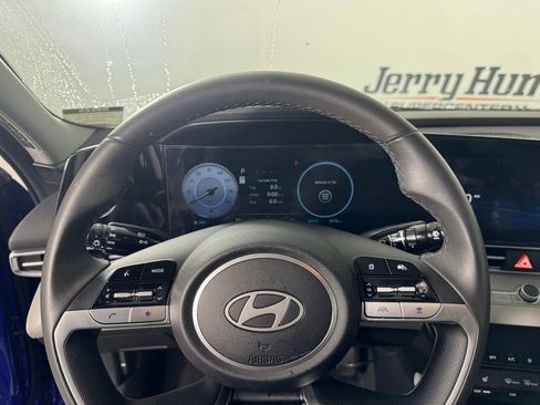 Used 2025 Hyundai Elantra Limited image 22