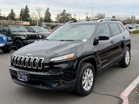 Used 2017 Jeep Cherokee Latitude w/ Comfort/Convenience Group image 4