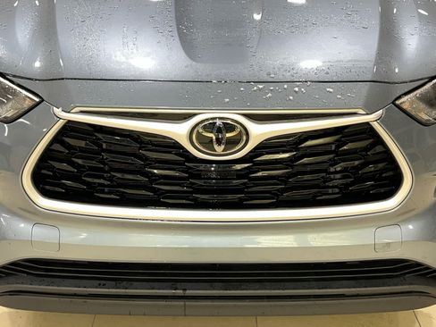 Used 2022 Toyota Highlander XLE image 4