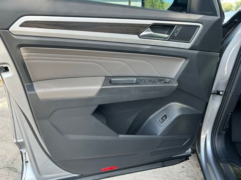 Used 2023 Volkswagen Atlas SE w/ Black Wheel Package FWD image 16
