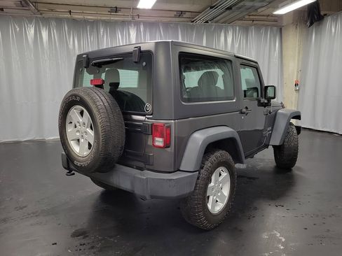 Used 2018 Jeep Wrangler Sport AWD/4WD image 9