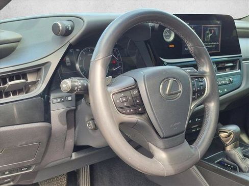 Used 2022 Lexus ES 350 w/ Premium Package FWD image 2