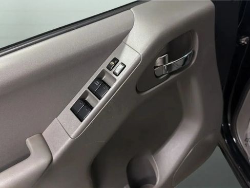Used 2019 Nissan Frontier SV AWD/4WD image 16