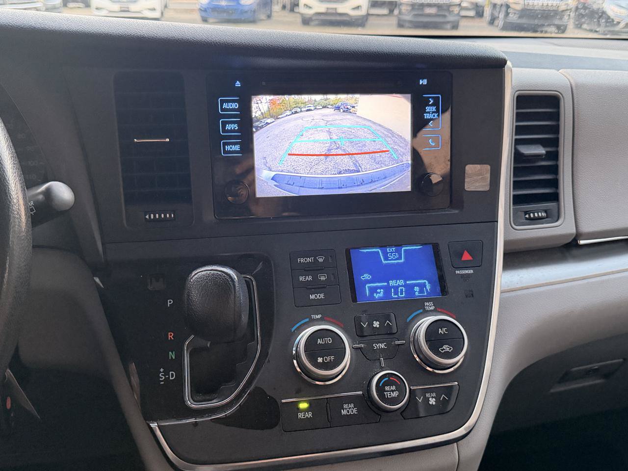 Used 2017 Toyota Sienna LE FWD image 28