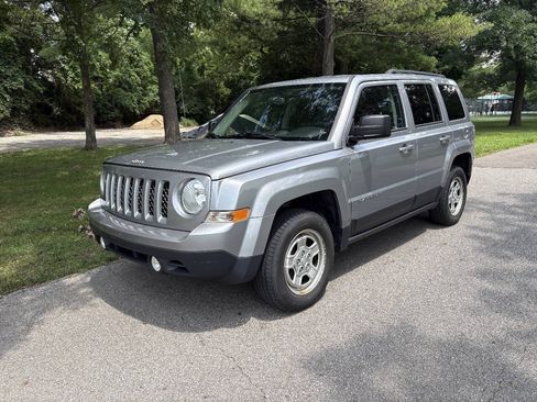 Used 2016 Jeep Patriot Sport w/ Power Value Group AWD/4WD image 13