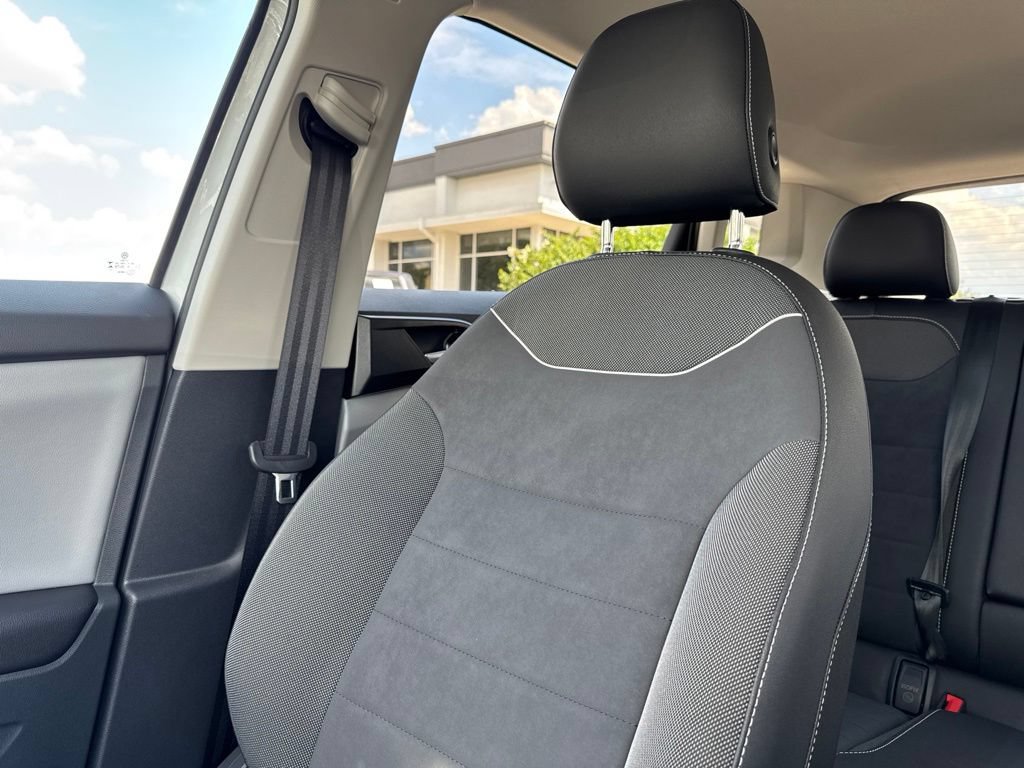 Certified 2023 Volkswagen Taos SE FWD image 23